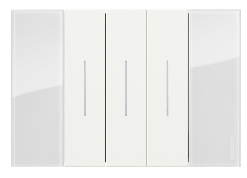 Placa decorativa color hielo, 3 módulos Living Now BTicino KA4803DW